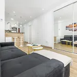 Lägenhet With Balcony, Close To The Sea *