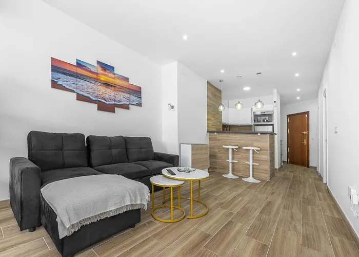 With Balcony, Close To The Sea Apartment *