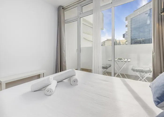 With Balcony, Close To The Sea Apartment *