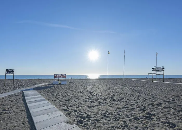 With Balcony, Close To The Sea Apartment *