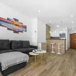 With Balcony, Close To The Sea Апартаменти *