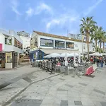 With Balcony, Close To The Sea Апартаменти
